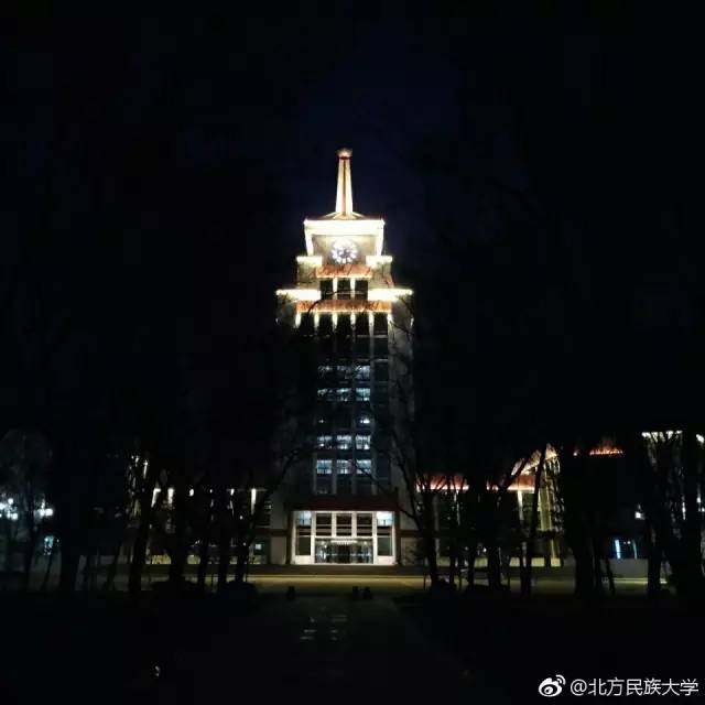 北京民族大学校园夜景